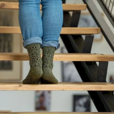 CHAUSSETTES LÉOPARD KAKI ET ARGENT EN COTON PEIGNÉ Taille 37-40